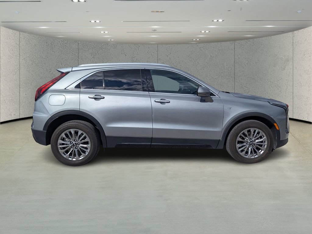 Used 2024 Cadillac XT4 Premium Luxury image 2