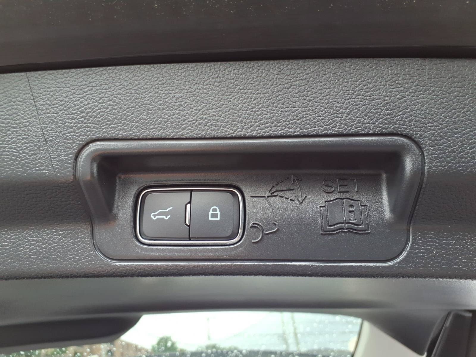 Used 2025 Ford Explorer Active AWD/4WD image 16