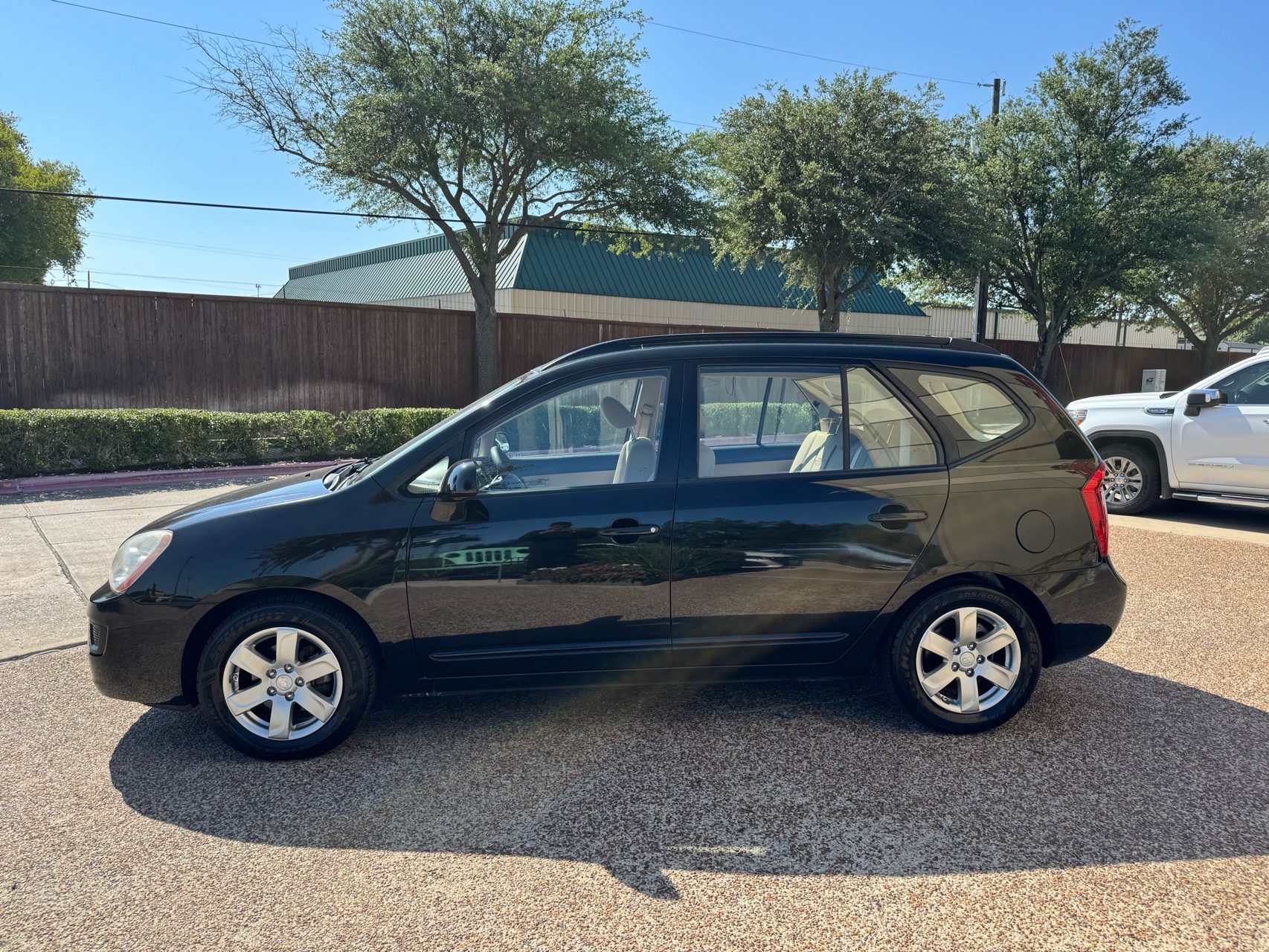 Used 2008 Kia Rondo LX FWD image 6