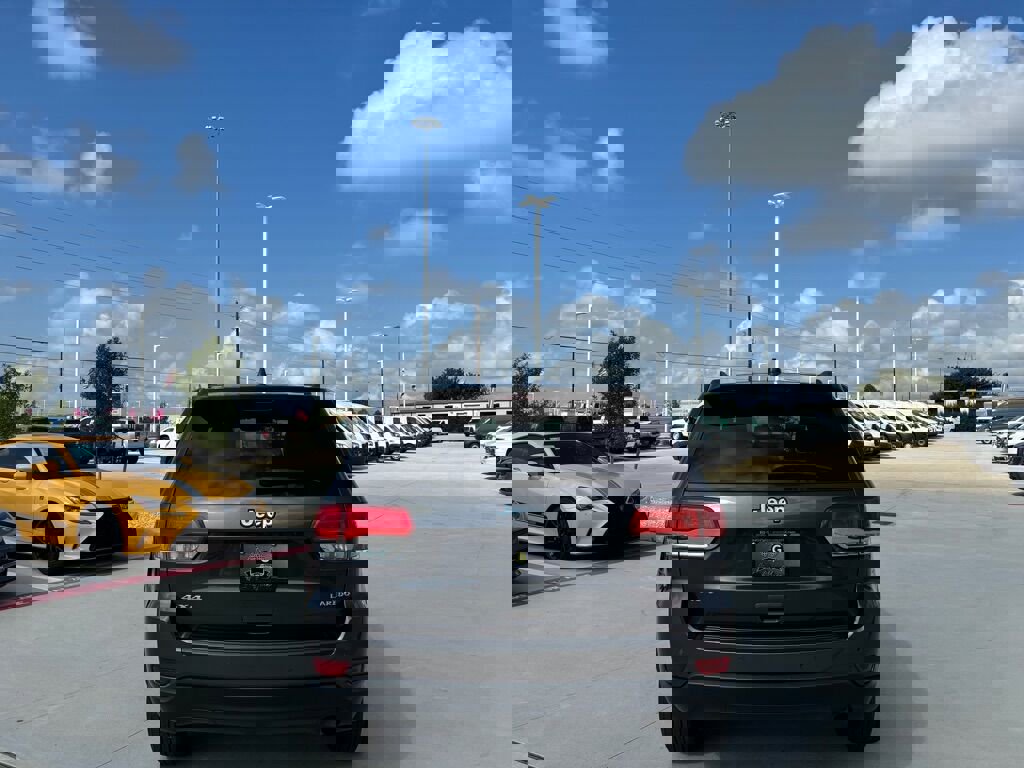 Used 2018 Jeep Grand Cherokee Laredo image 5