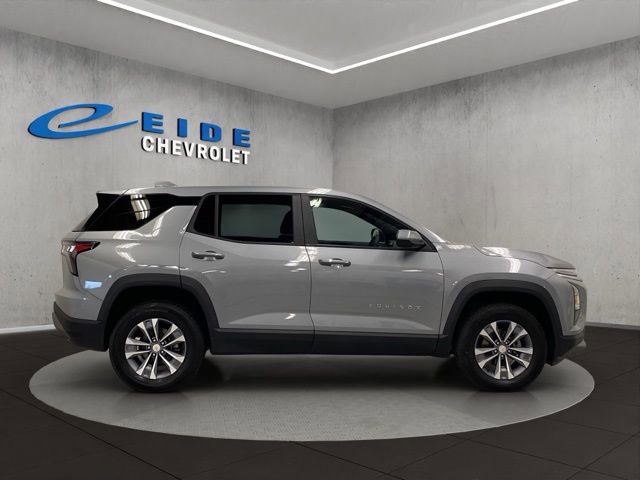 Used 2025 Chevrolet Equinox LT image 2