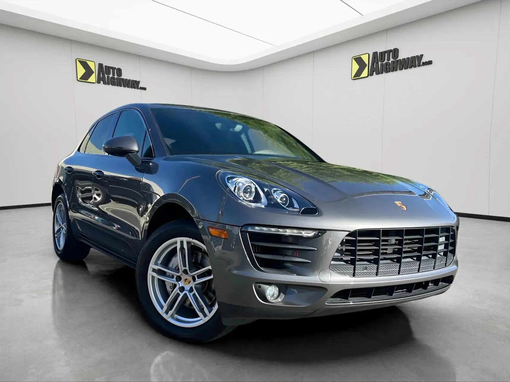 Used 2016 Porsche Macan S image 1