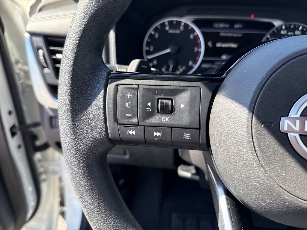 Used 2023 Nissan Rogue SV image 12