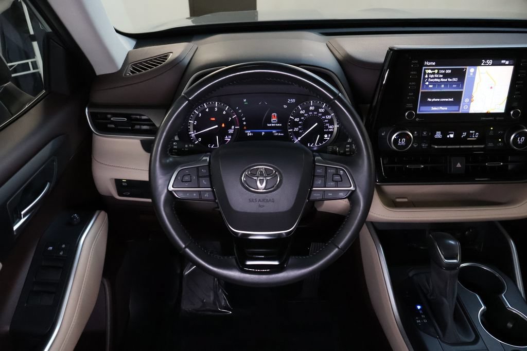 Used 2021 Toyota Highlander XLE AWD/4WD image 20
