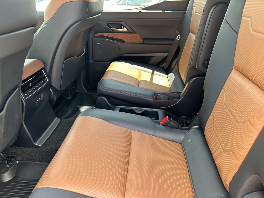 Used 2025 Lexus GX 550 w/ Accessory Package (2T) AWD/4WD image 19