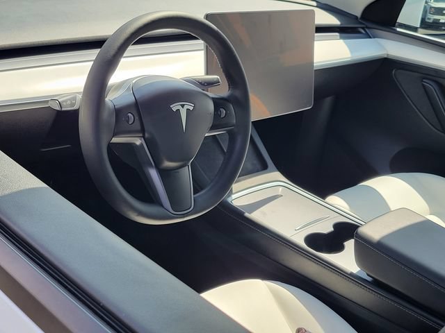 Used 2023 Tesla Model Y Long Range AWD/4WD image 3