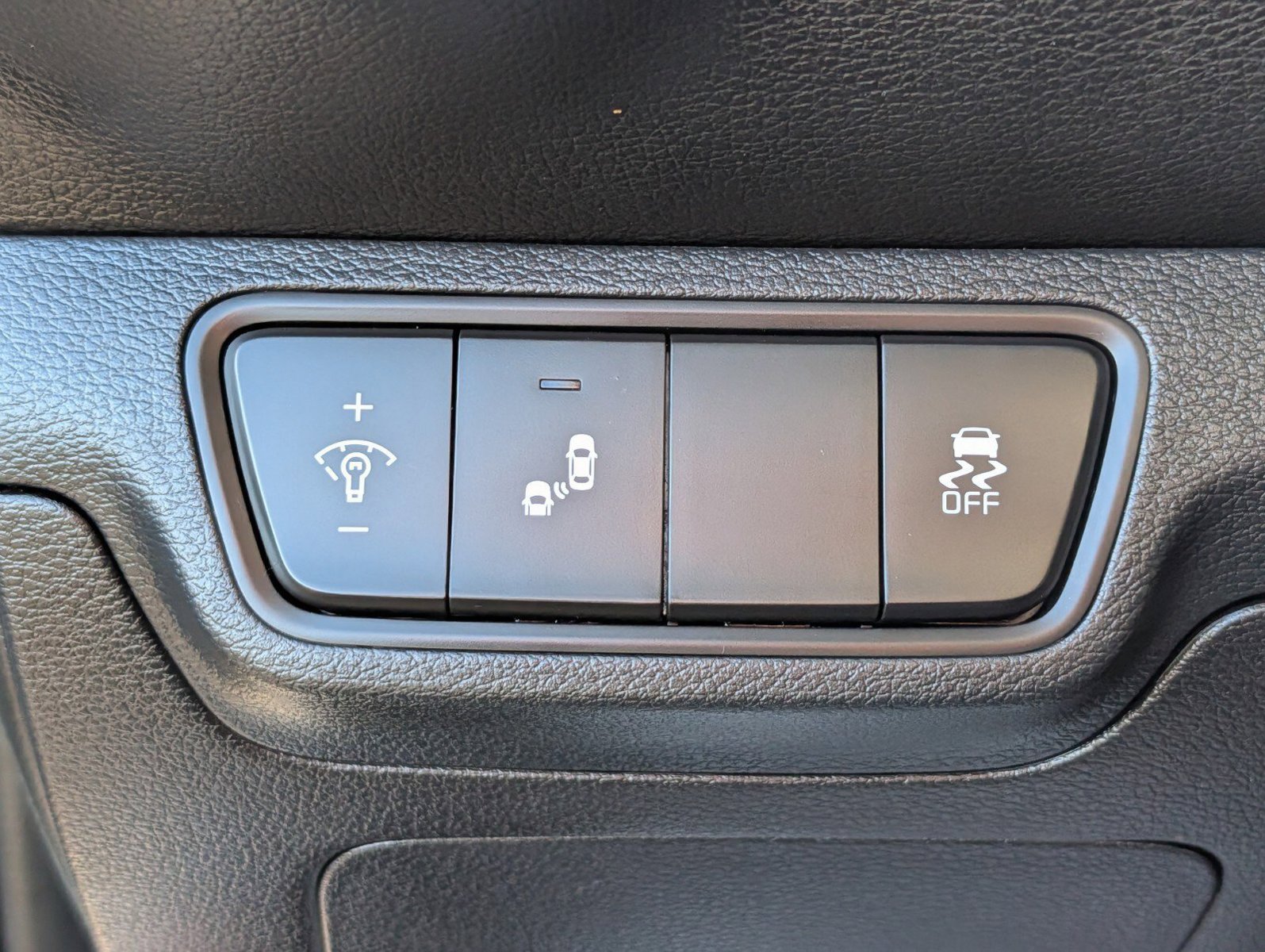 Used 2023 Kia Forte LXS w/ LXS Technology Package FWD image 9