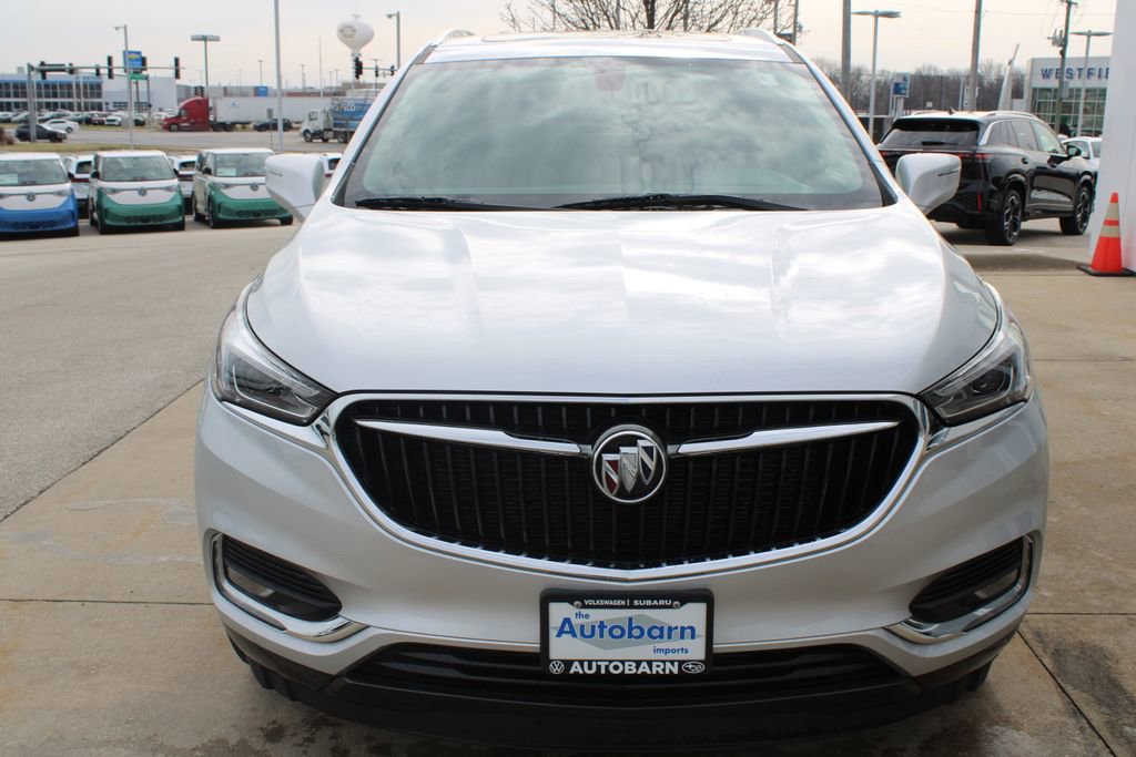 Used 2020 Buick Enclave Essence image 2