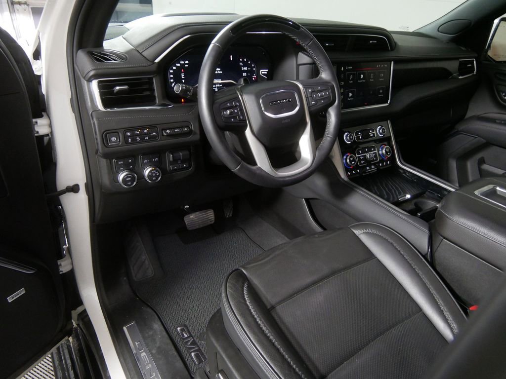 Used 2024 GMC Yukon XL Denali w/ Denali Reserve Package image 13