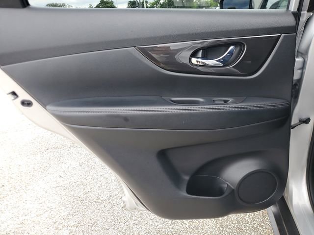 Used 2020 Nissan Rogue SV w/ Premium Package FWD image 13