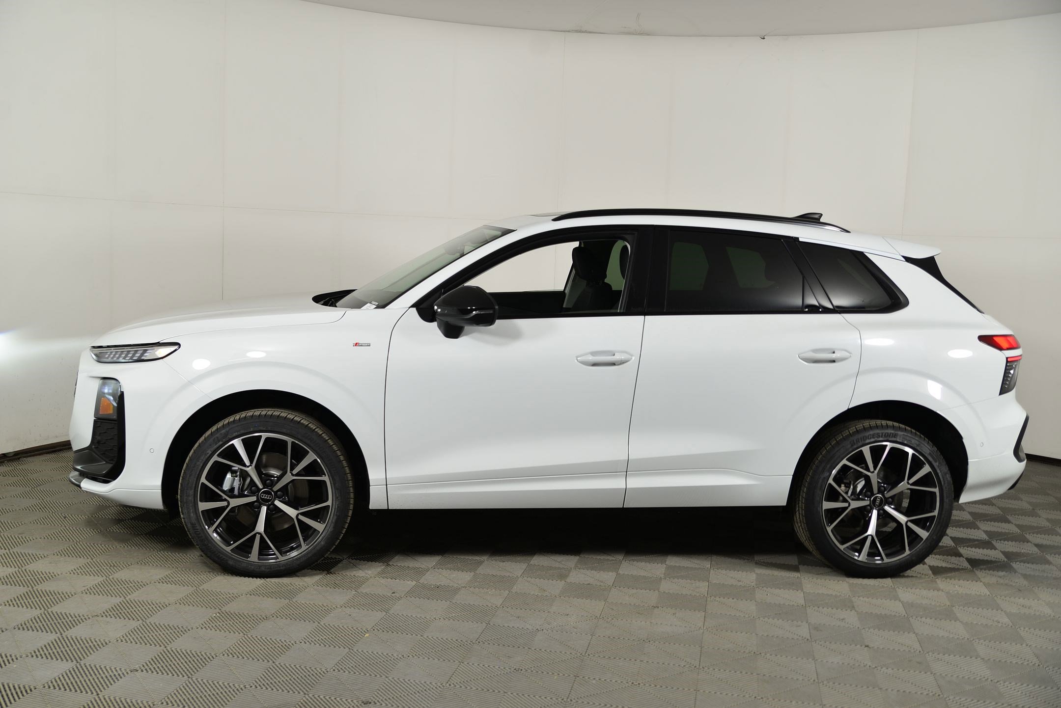 New 2026 Audi Q3 quattro 2.0T image 2
