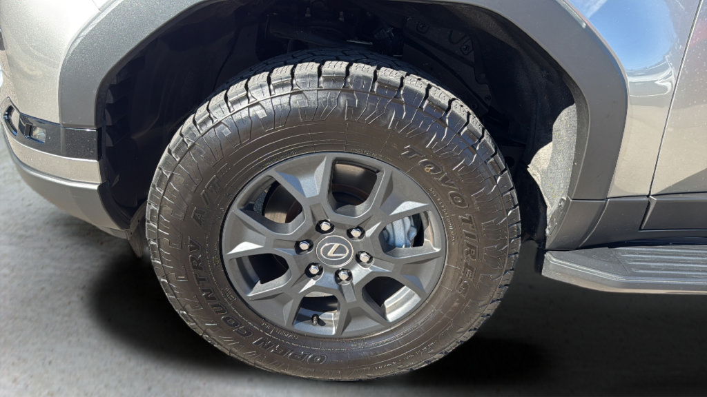 Used 2024 Lexus GX 550 AWD/4WD image 17