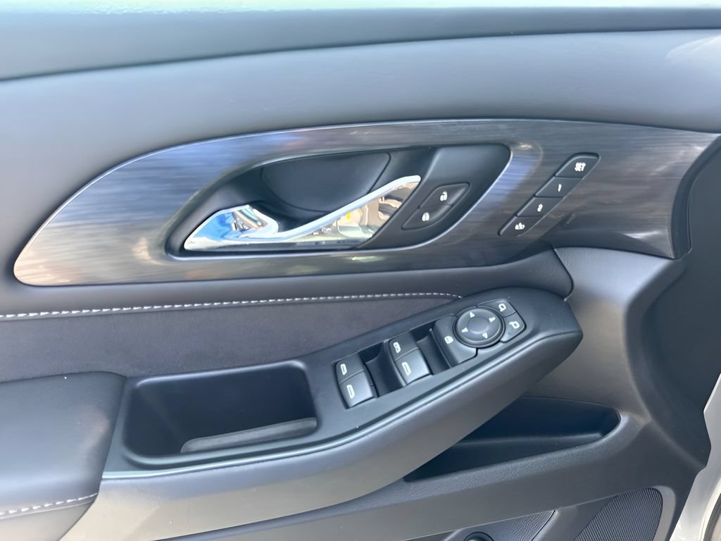 Used 2021 Chevrolet Traverse High Country FWD image 19
