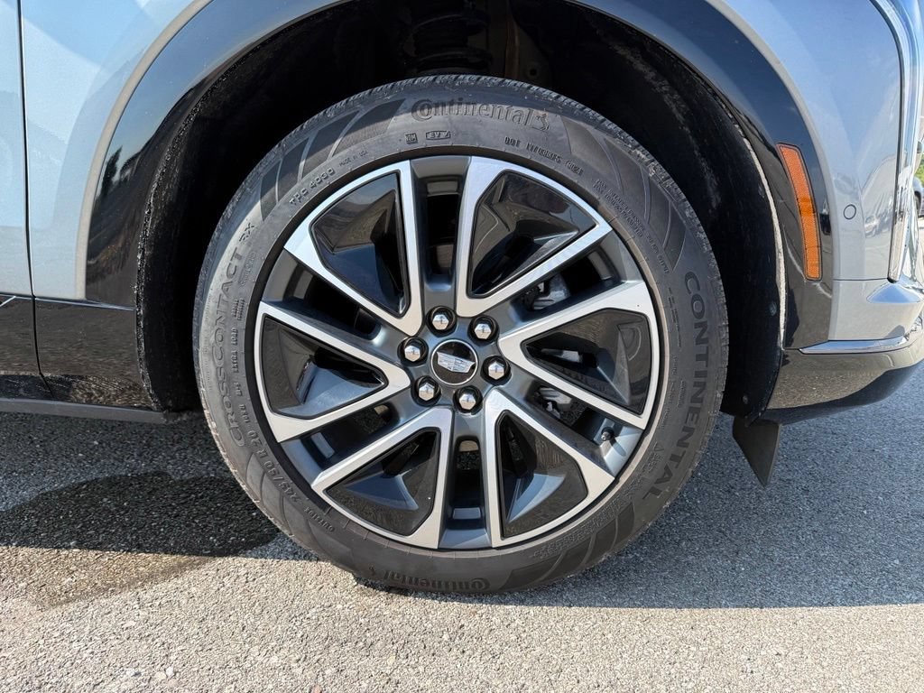 Certified 2025 Cadillac Optiq Sport 2 w/ LPO, Floor Liner Package AWD/4WD image 18