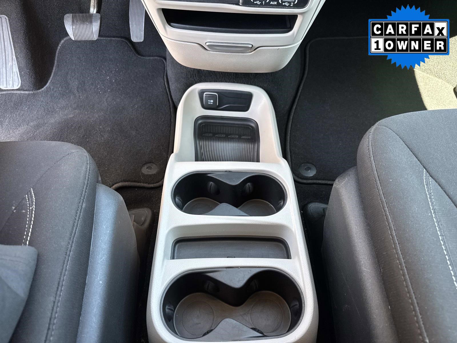 Used 2024 Chrysler Voyager LX image 30