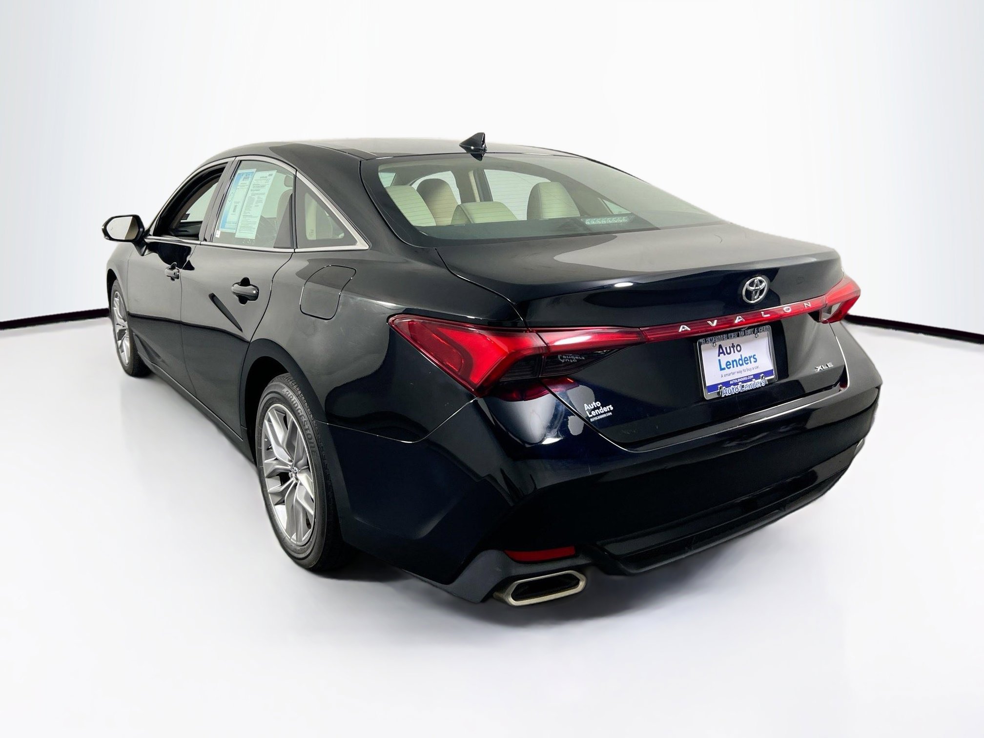Used 2019 Toyota Avalon XLE image 7