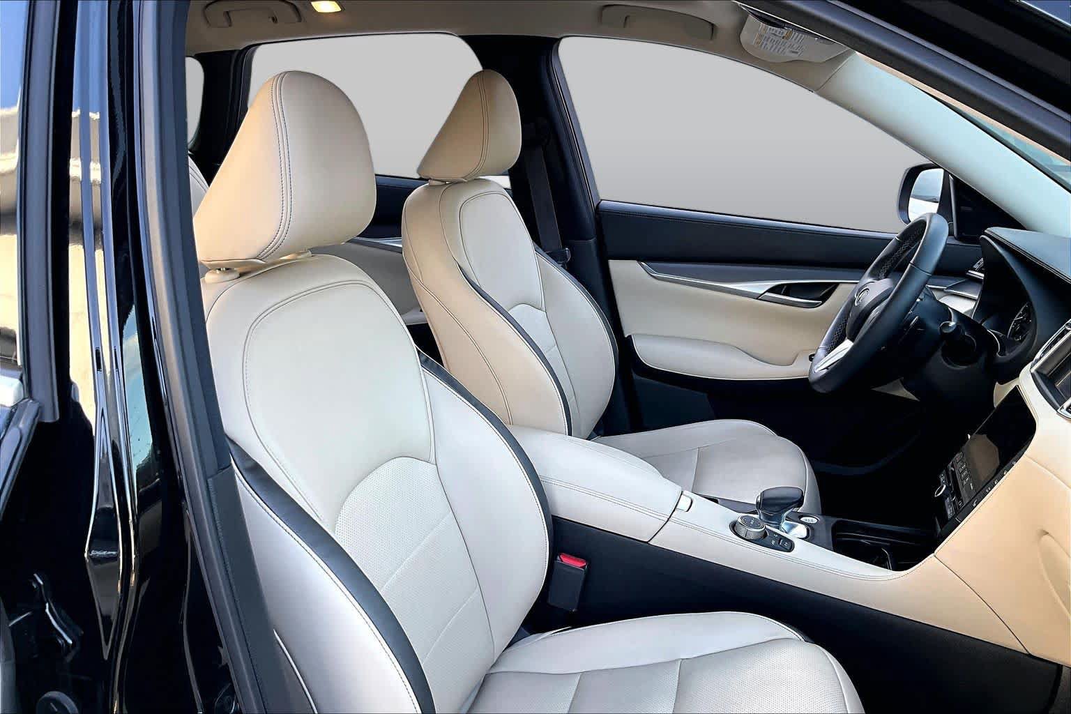 Used 2022 INFINITI QX50 Luxe w/ Cargo Package FWD image 9