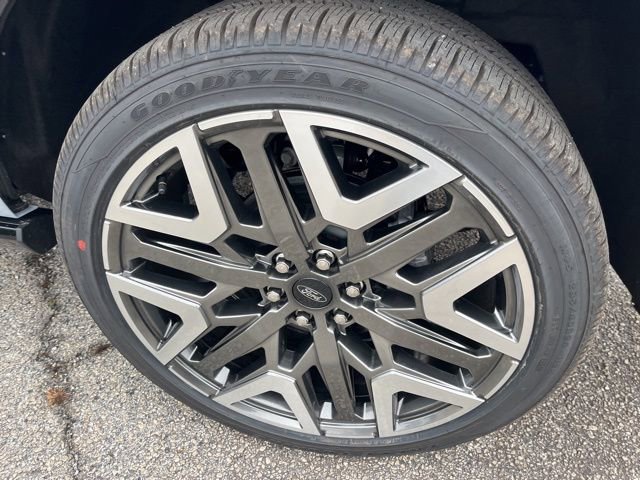 New 2026 Ford Expedition Platinum w/ Platinum Ultimate Package image 7