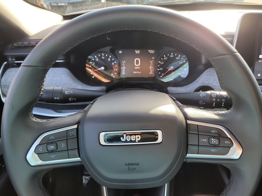 Certified 2025 Jeep Compass Latitude AWD/4WD image 28