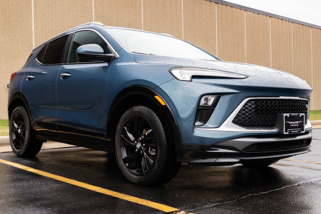 Used 2024 Buick Encore GX Sport Touring image 2