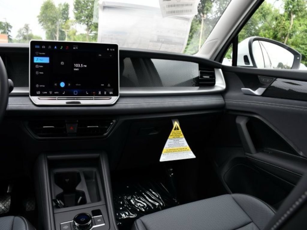 New 2025 Volkswagen Tiguan SE AWD/4WD image 19