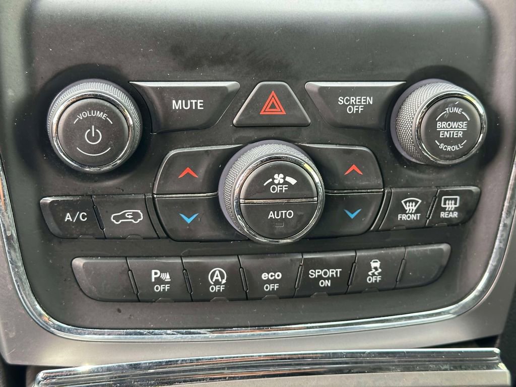 Used 2021 Jeep Grand Cherokee Laredo AWD/4WD image 21