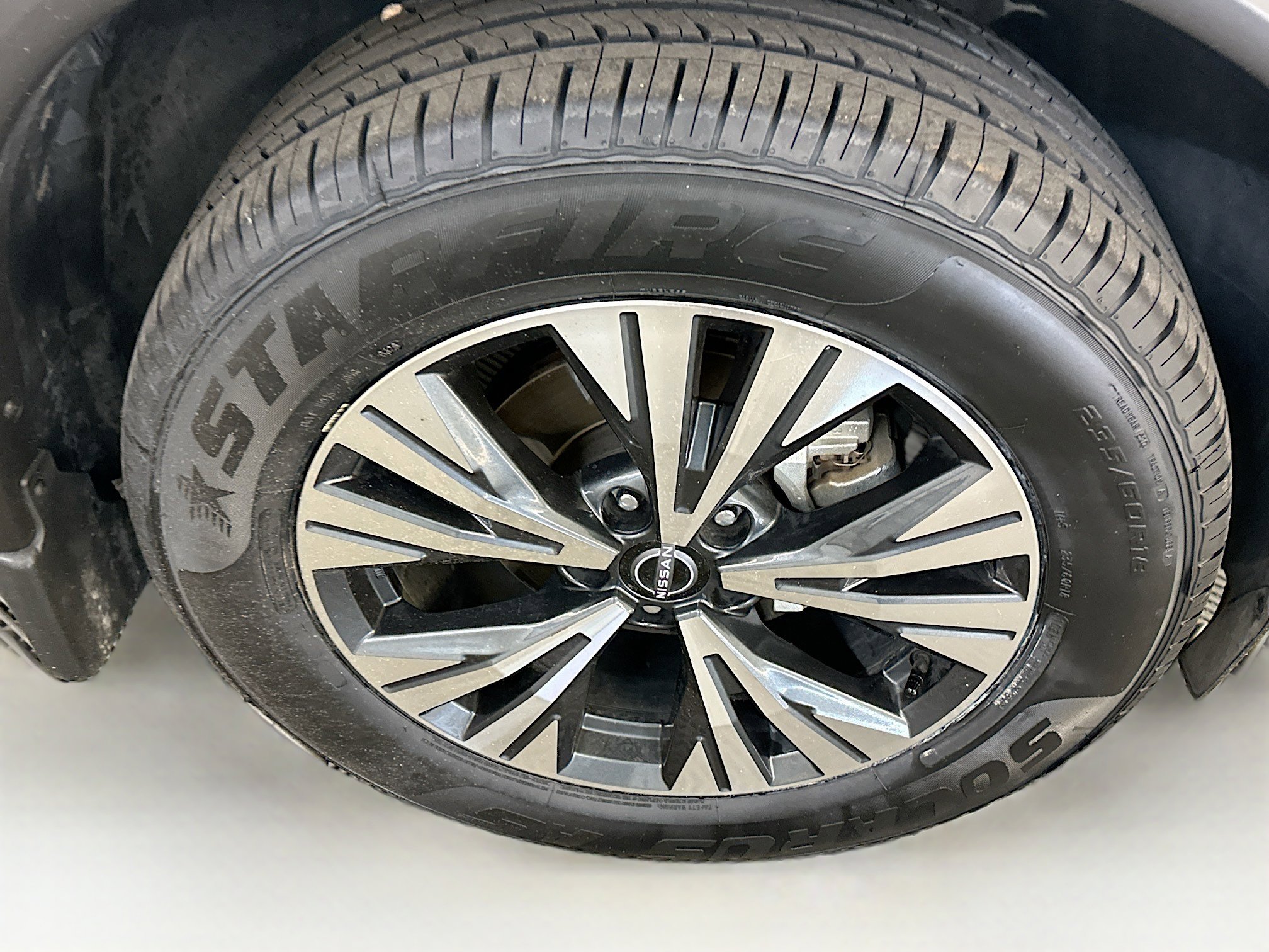 Used 2023 Nissan Rogue SV image 11