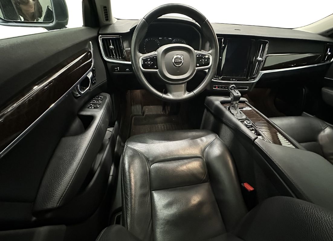 Used 2018 Volvo S90 T6 Momentum w/ Convenience Package image 16
