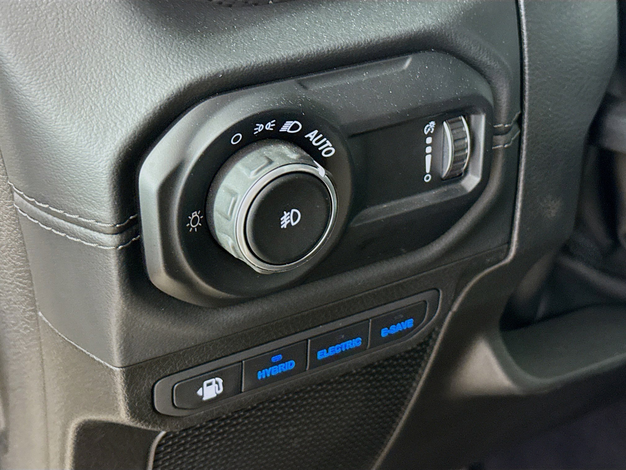 Used 2024 Jeep Wrangler Unlimited Rubicon 4xe image 9