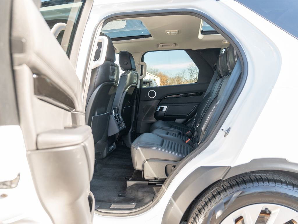Certified 2022 Land Rover Discovery S image 34