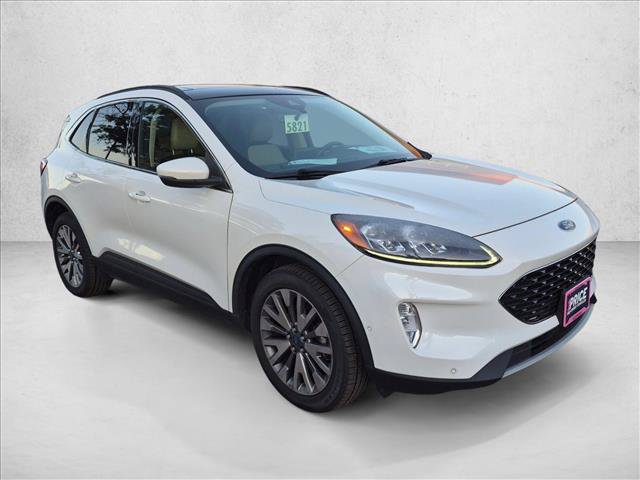 Certified 2020 Ford Escape Titanium w/ Titanium Premium Package 2.0 AWD/4WD image 3