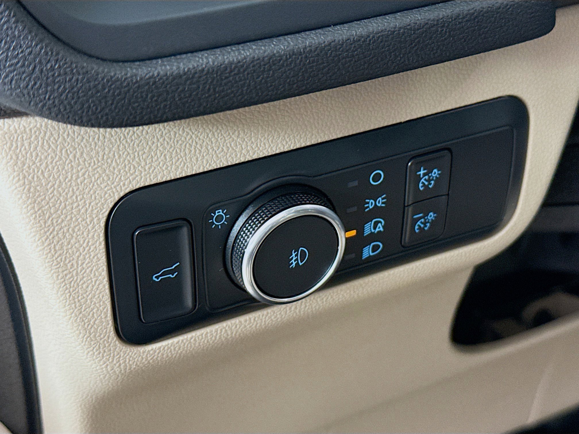 Used 2022 Ford Escape SEL w/ Technology Package image 9