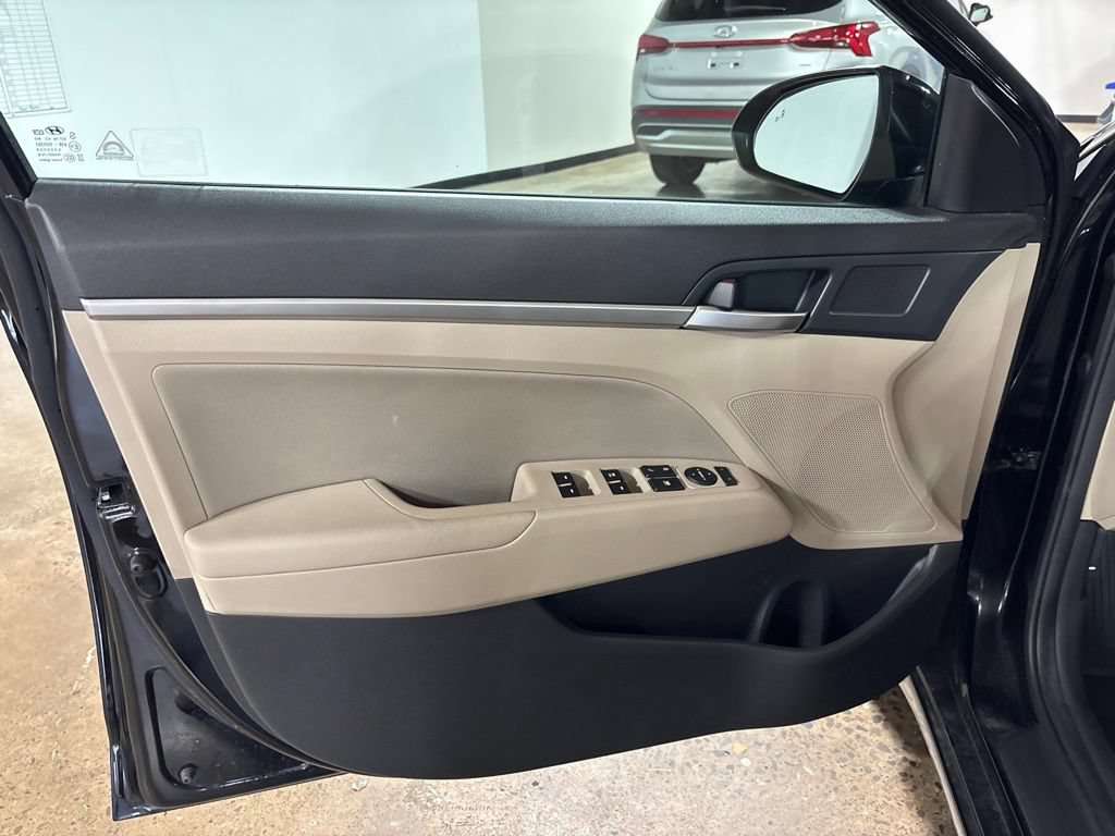 Used 2020 Hyundai Elantra SEL w/ Winter Weather Package FWD image 18