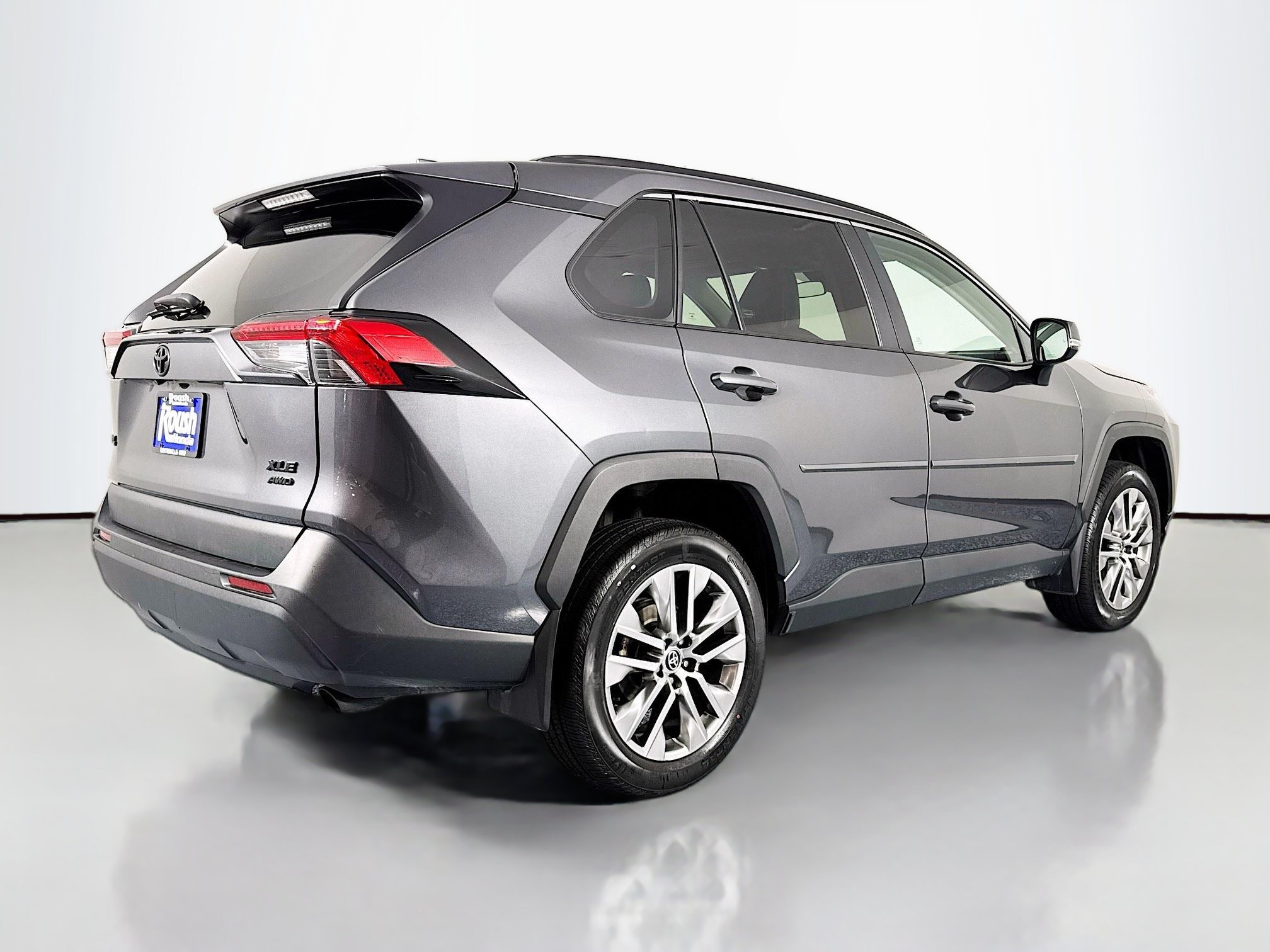 Used 2023 Toyota RAV4 XLE Premium AWD/4WD image 5