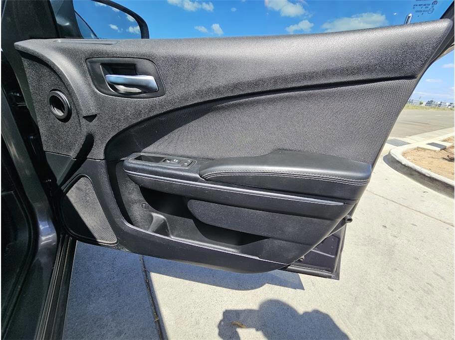 Used 2015 Dodge Charger SE w/ Sport Appearance Group RWD image 27