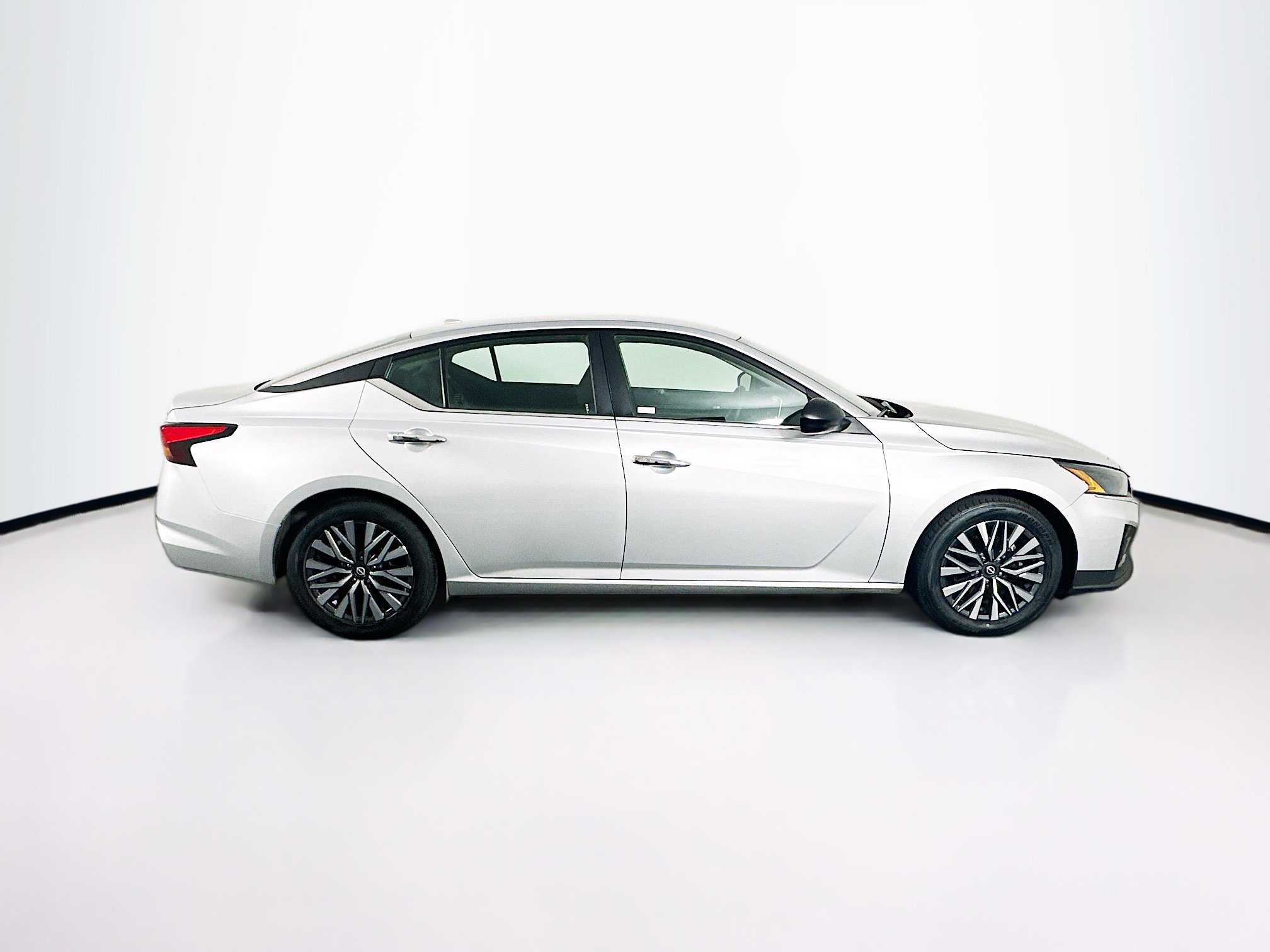 Used 2024 Nissan Altima 2.5 SV image 10