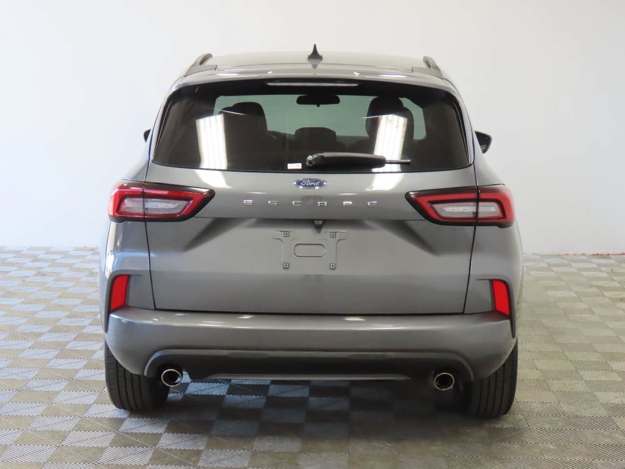 Used 2024 Ford Escape ST-Line w/ Cold Weather Package FWD image 4