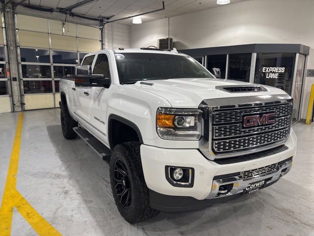 Used 2018 GMC Sierra 2500 Denali w/ Duramax Plus Package AWD/4WD image 4