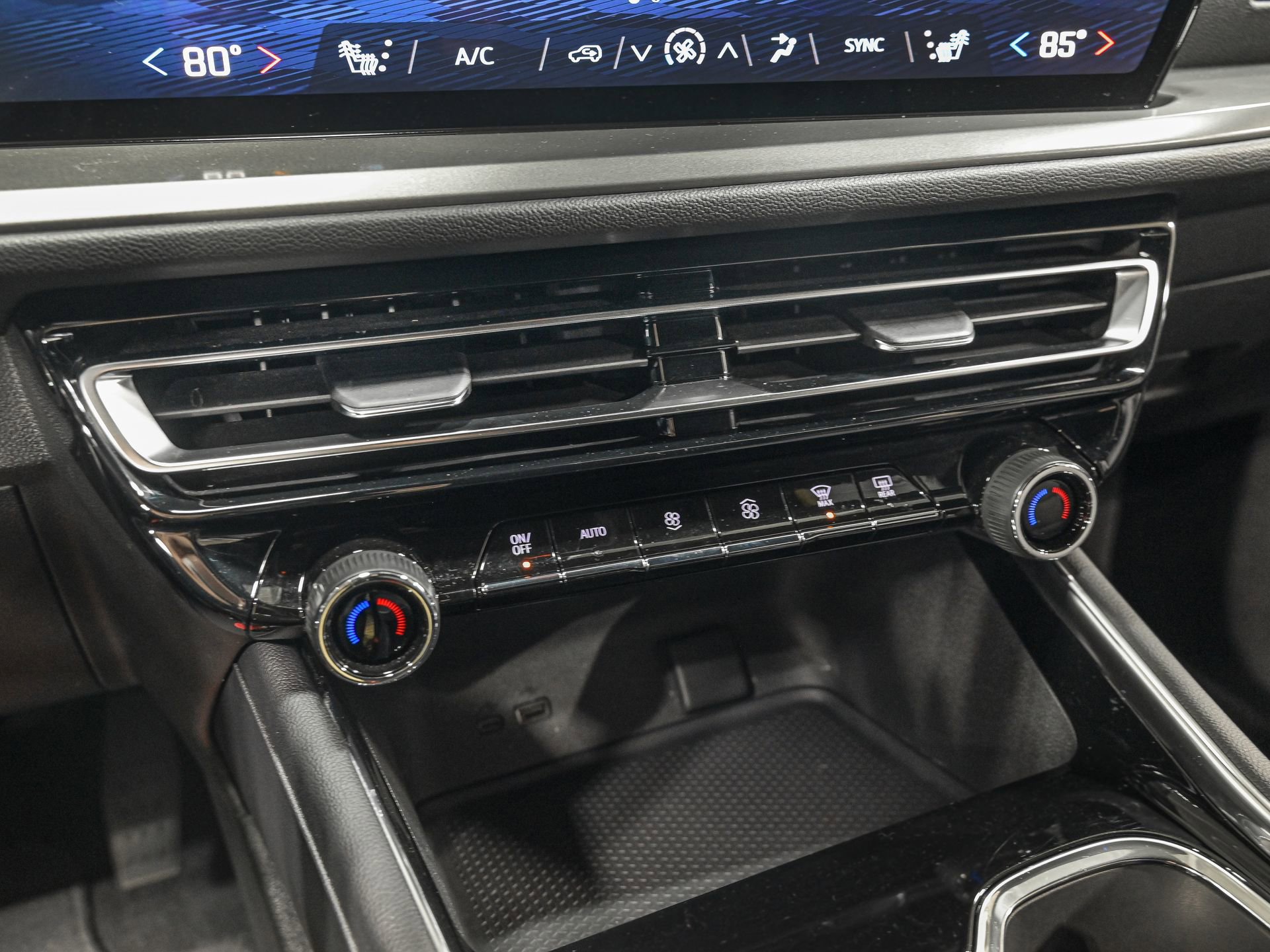 Used 2024 Chevrolet Traverse LS image 23