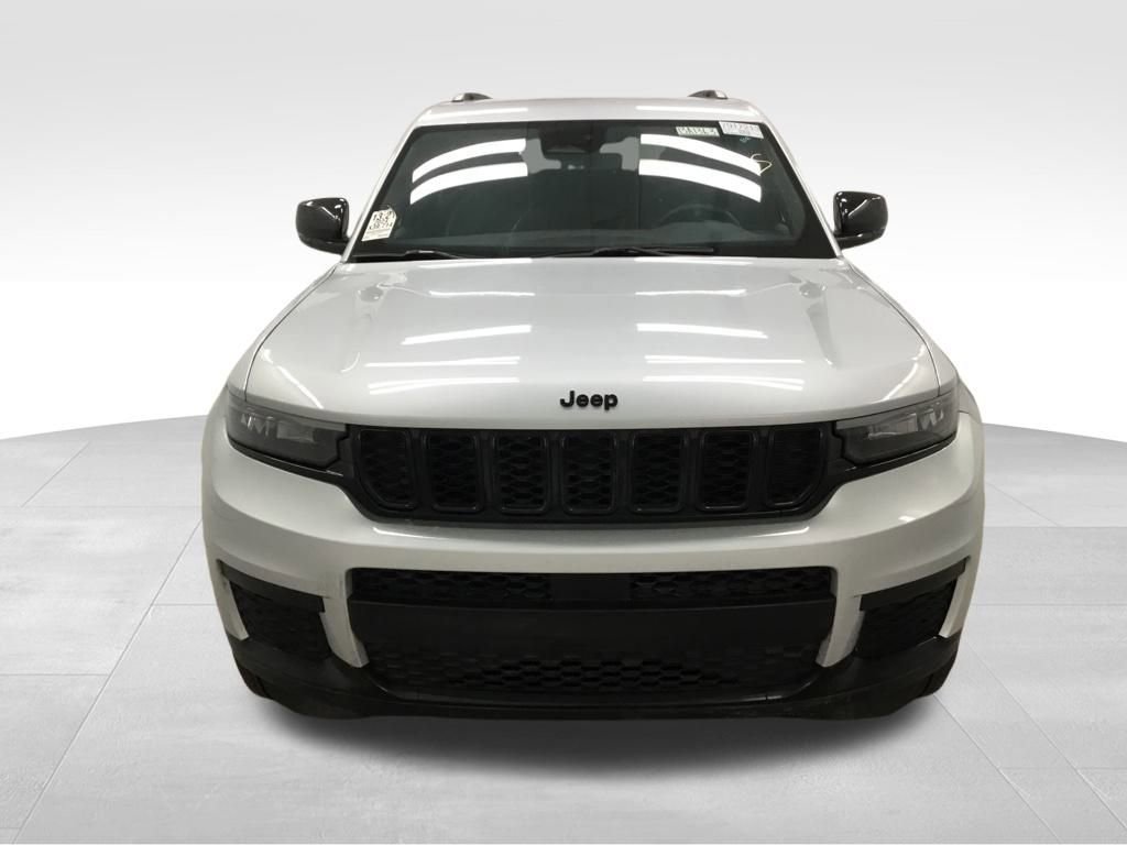 Used 2024 Jeep Grand Cherokee L Laredo image 3