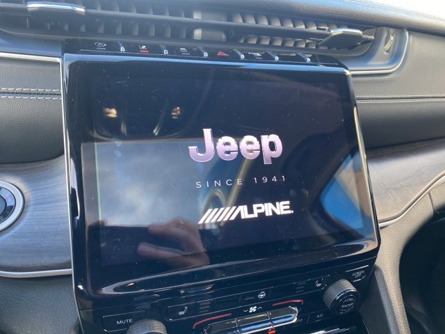 Used 2022 Jeep Grand Cherokee Limited image 17