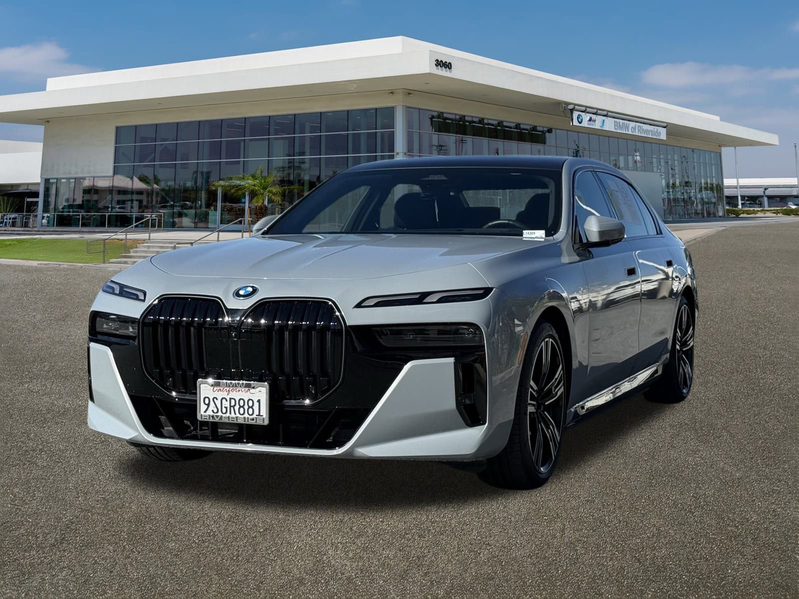 Used 2025 BMW i7 eDrive50 w/ M Sport Package image 4