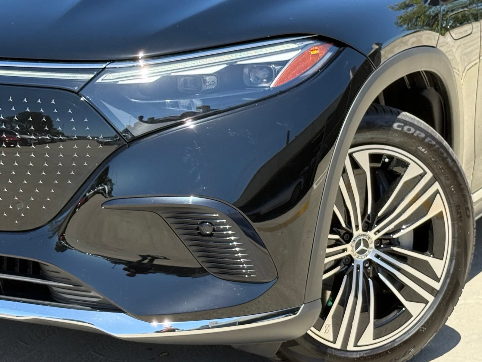 New 2026 Mercedes-Benz EQS 400 4MATIC SUV image 3