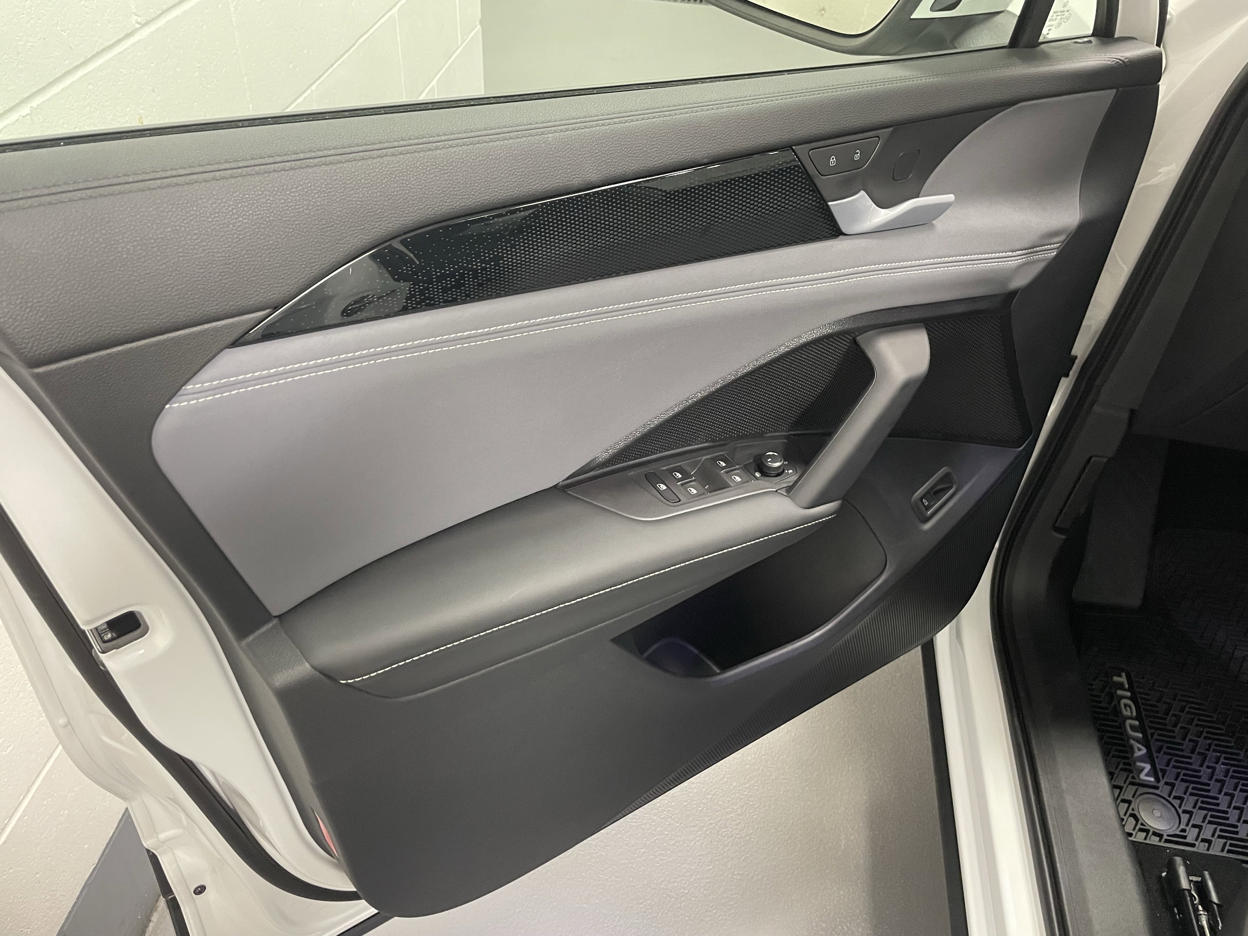 New 2025 Volkswagen Tiguan SE image 5