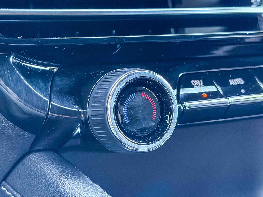 Used 2024 Chevrolet Traverse LT w/ Enhanced Driving Package image 29