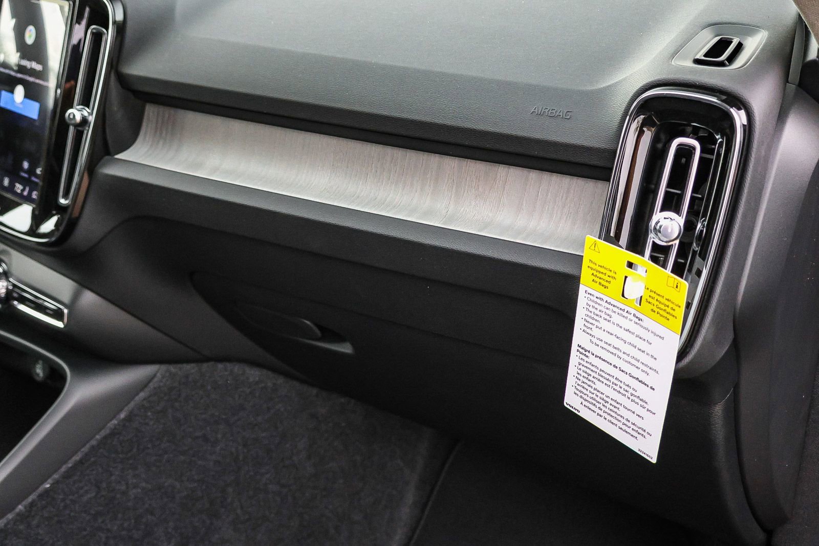 New 2026 Volvo XC40 B5 Core w/ Climate Package image 18