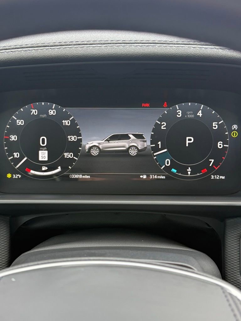 Used 2023 Land Rover Discovery Metropolitan Edition image 36