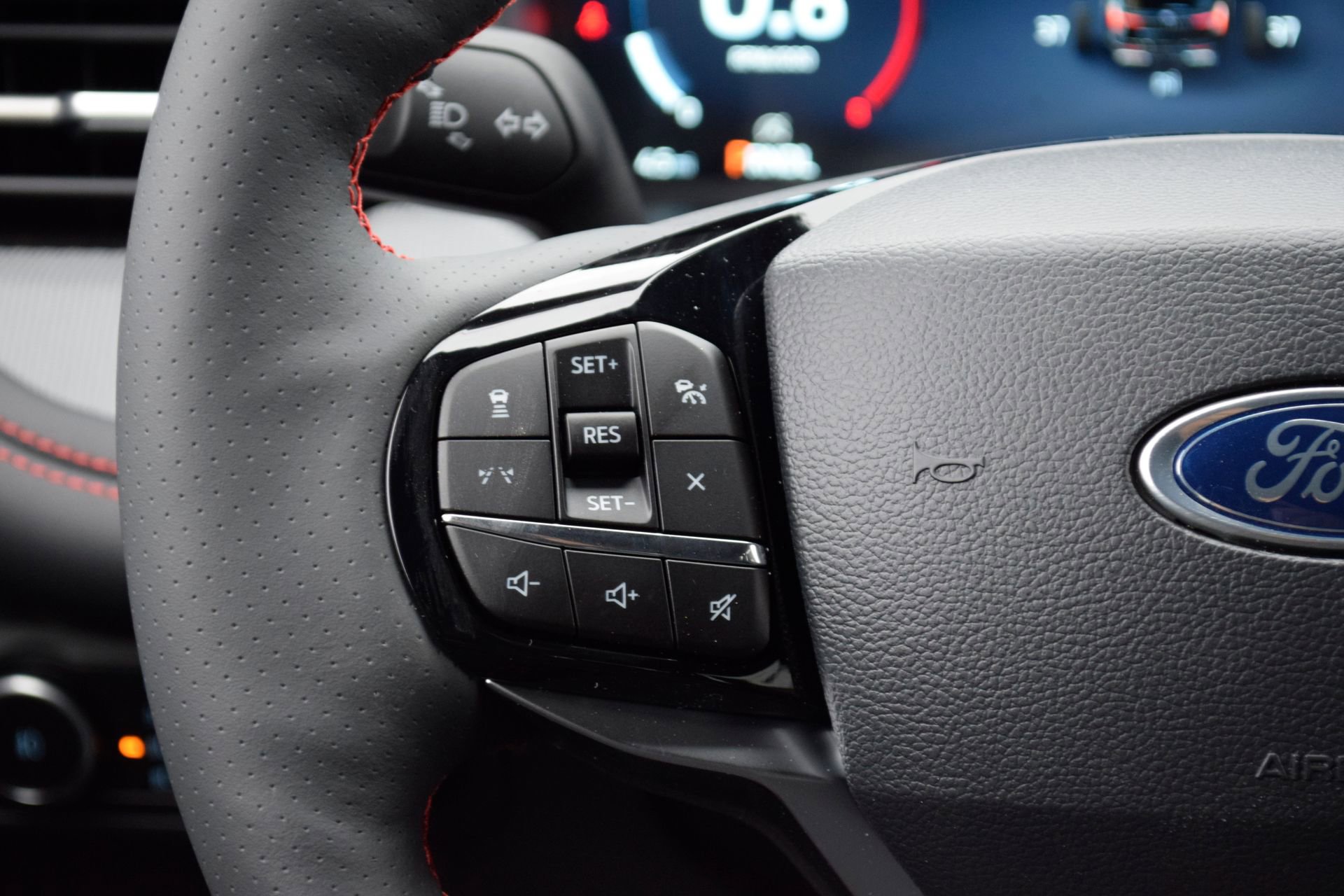 New 2026 Ford Explorer ST-Line w/ ST-Line Street Pack image 9