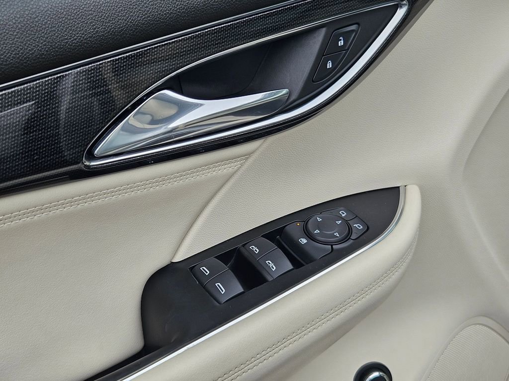 Used 2023 Buick Envision Preferred image 11