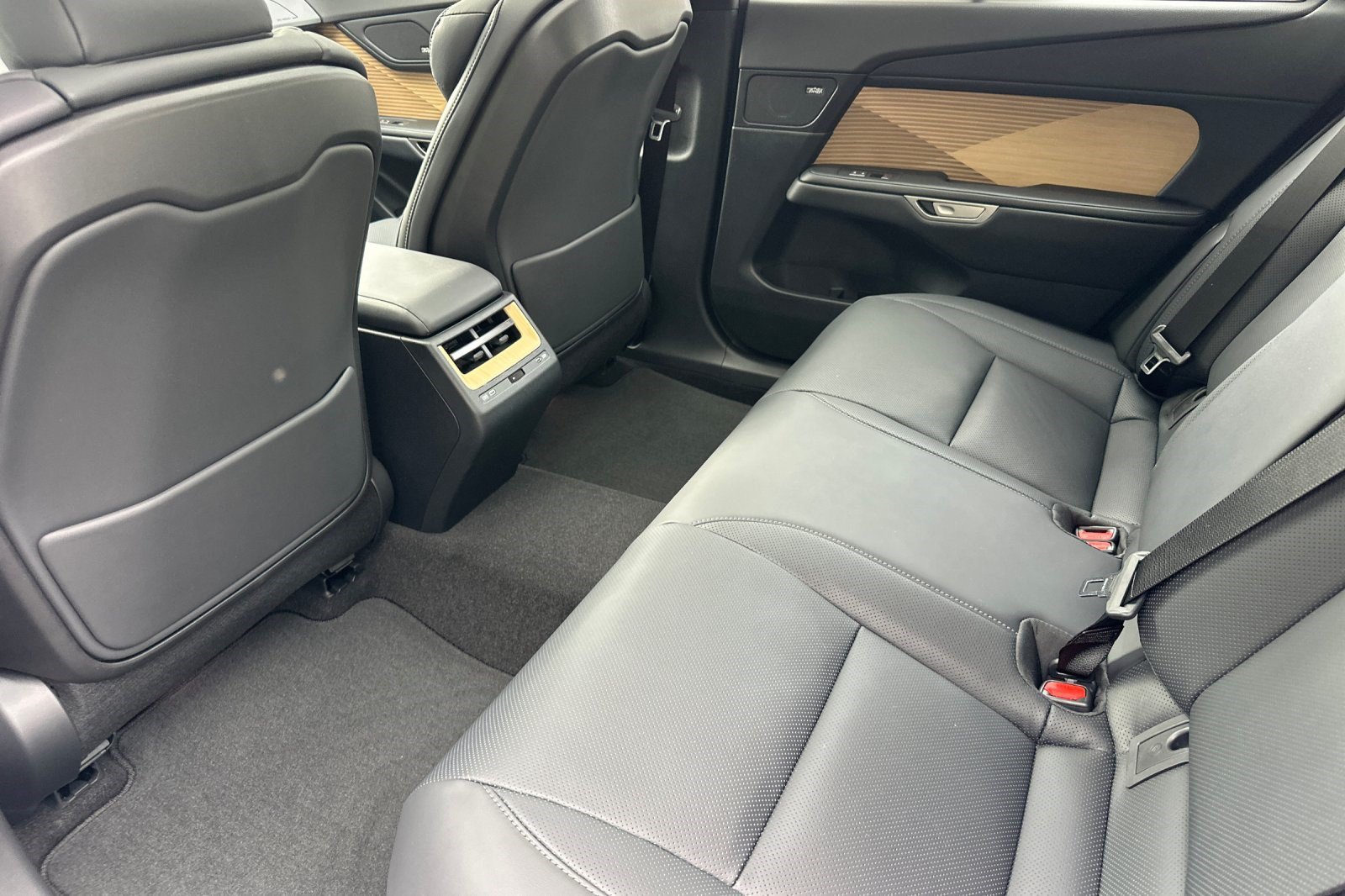 New 2026 Lexus ES 350e w/ Executive Package FWD image 23